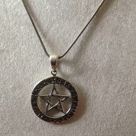 Sterling Peter Stone Round Runic Pentagram Salem Charm Pendant Necklace - Picture 4 of 5